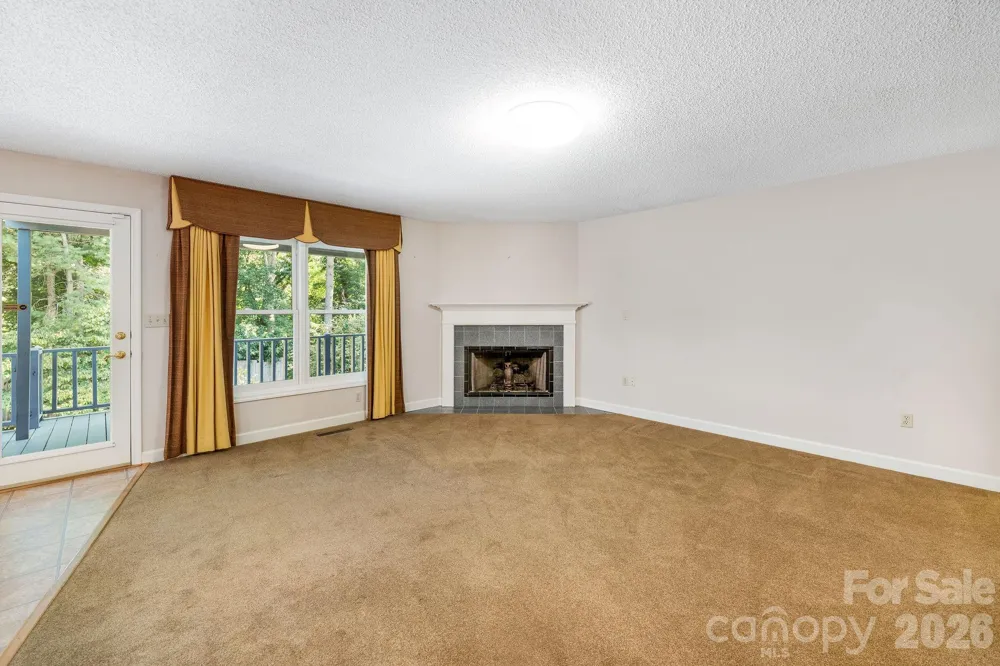 13 Lowry Lane Weaverville, NC 28787