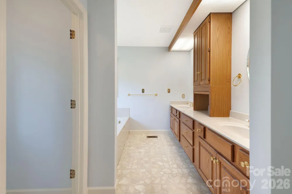 13 Lowry Lane Weaverville, NC 28787