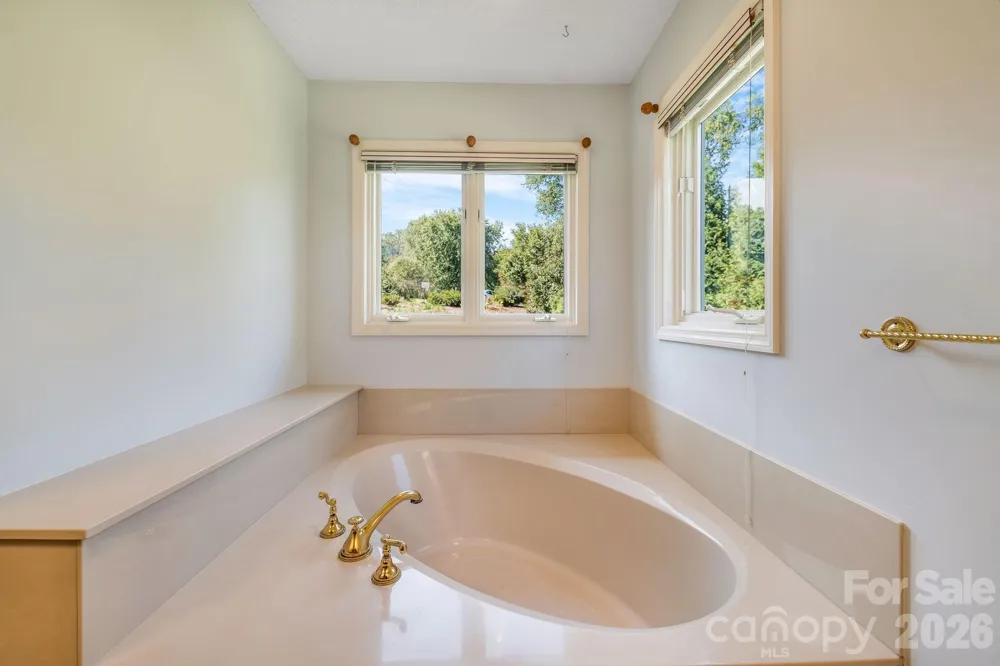 13 Lowry Lane Weaverville, NC 28787