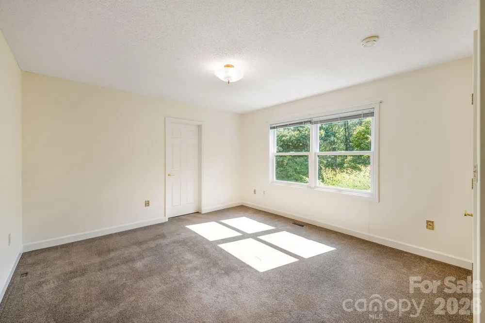13 Lowry Lane Weaverville, NC 28787