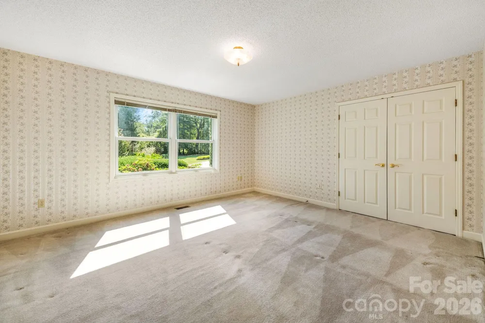 13 Lowry Lane Weaverville, NC 28787