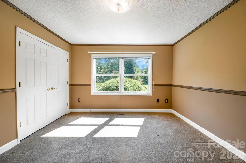 13 Lowry Lane Weaverville, NC 28787
