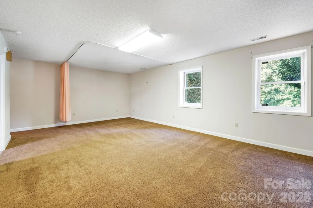 13 Lowry Lane Weaverville, NC 28787