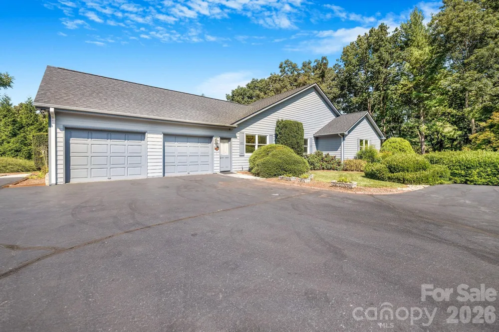 13 Lowry Lane Weaverville, NC 28787