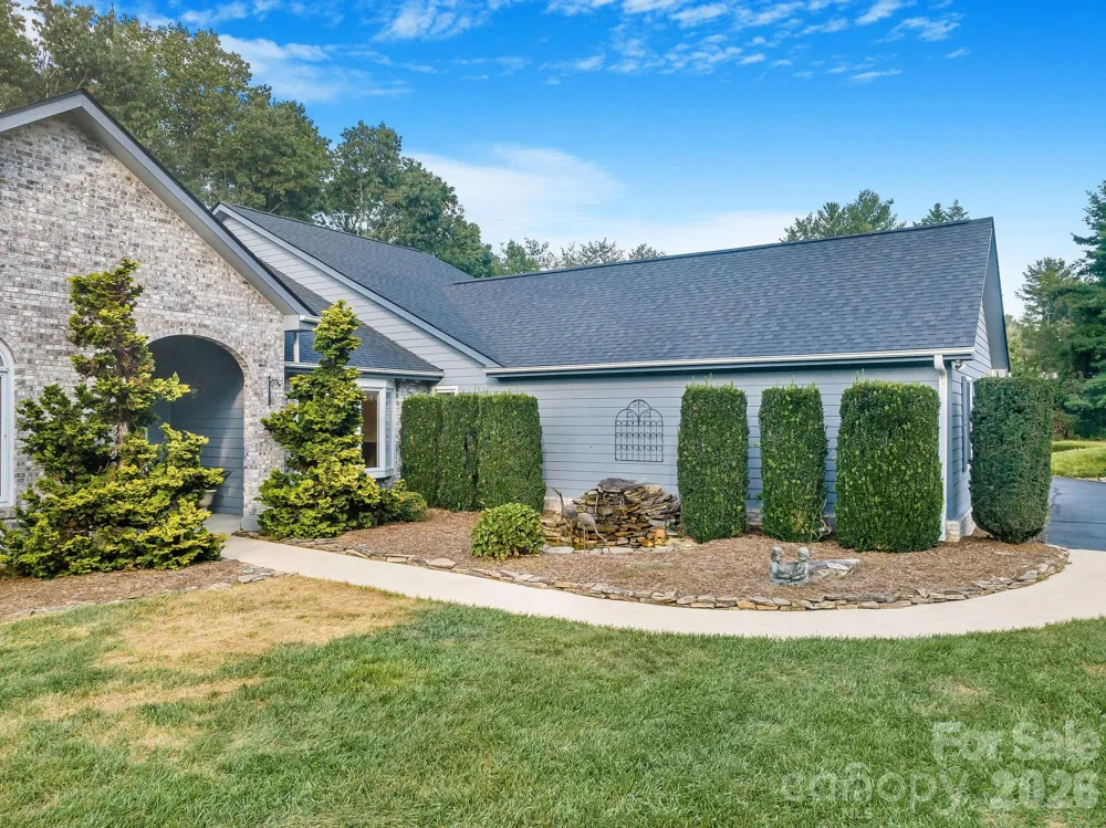 13 Lowry Lane Weaverville, NC 28787
