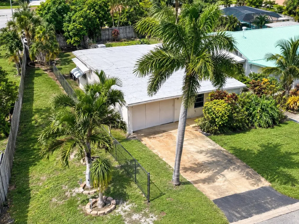 1075 James Road Lake Worth, FL 33462