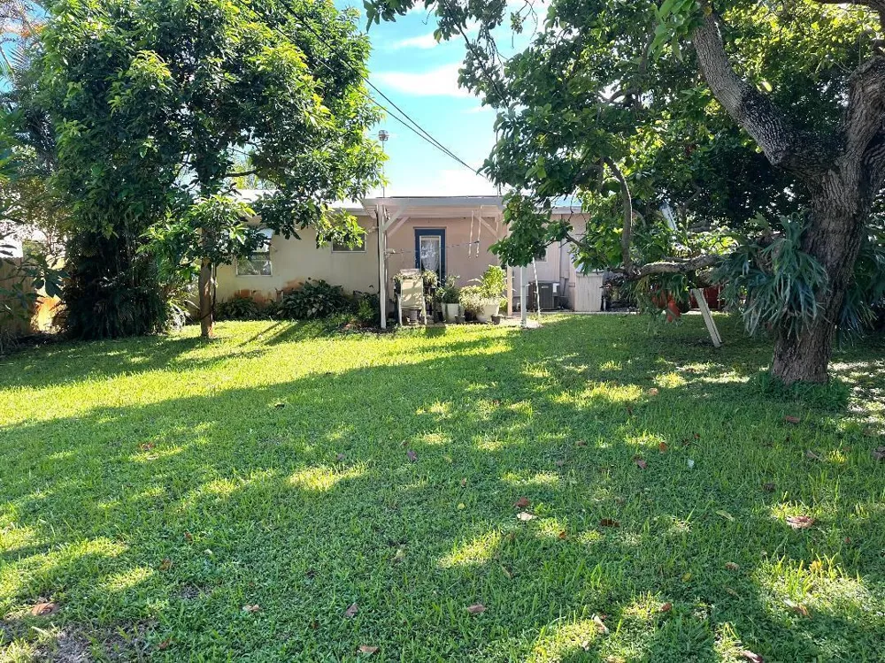 1075 James Road Lake Worth, FL 33462
