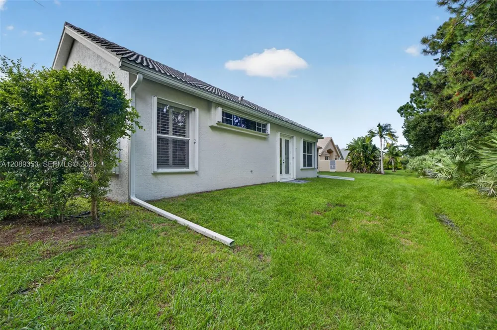 619 SW Lake Charles Cir Port St. Lucie, FL 34986