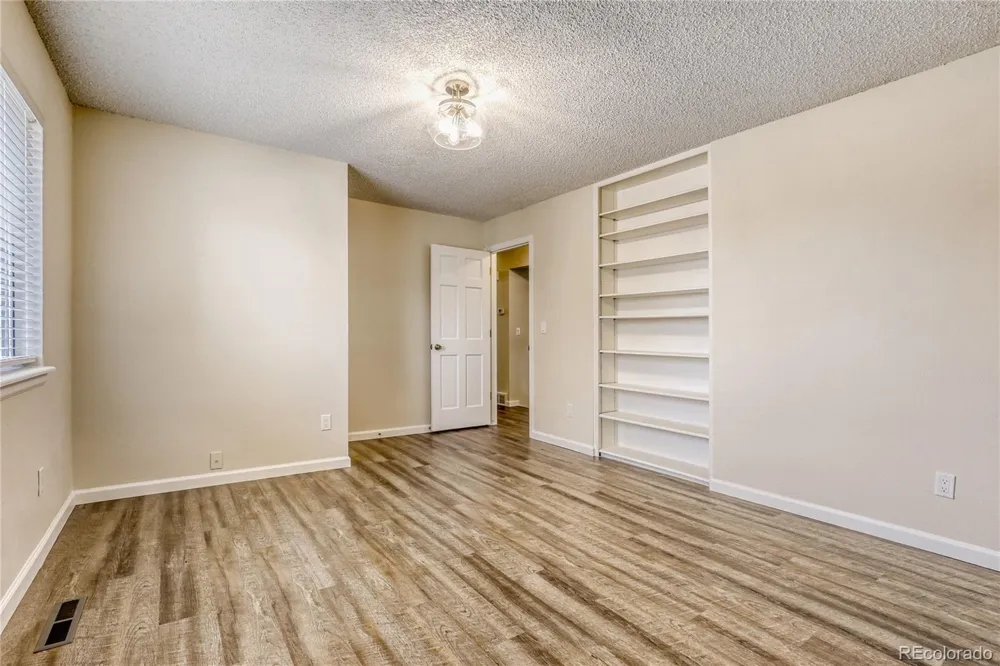 204 S Eagle Circle Aurora, CO 80012