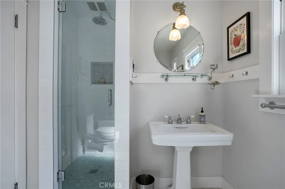 1376 W 10th Los Angeles, CA 90732