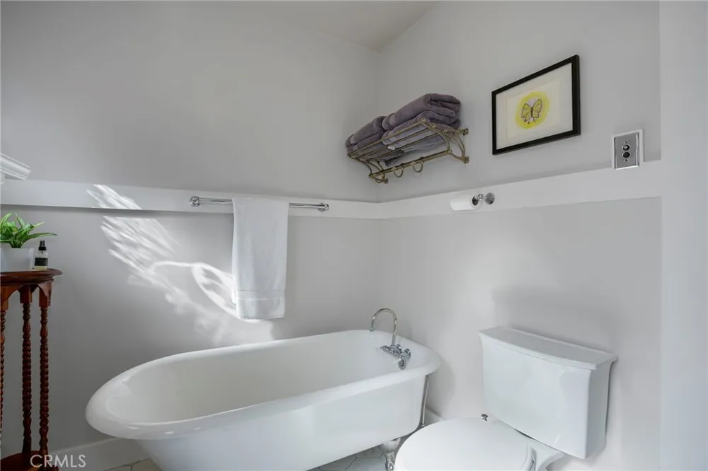1376 W 10th Los Angeles, CA 90732