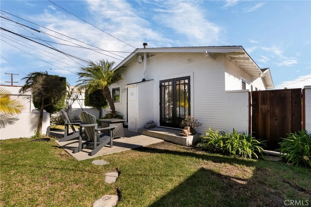 1376 W 10th Los Angeles, CA 90732