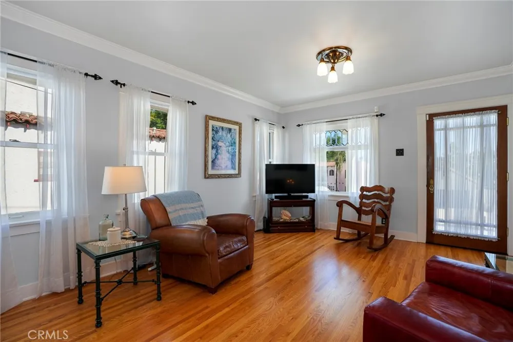 1376 W 10th Los Angeles, CA 90732