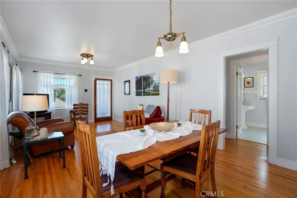 1376 W 10th Los Angeles, CA 90732