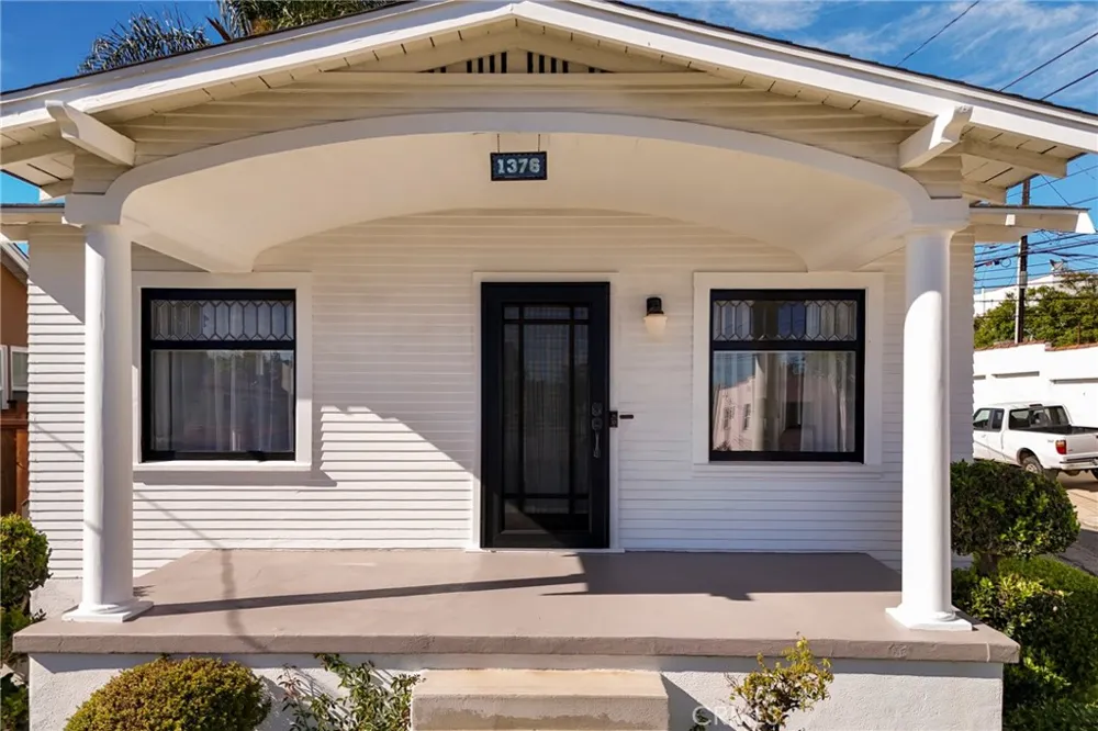 1376 W 10th Los Angeles, CA 90732