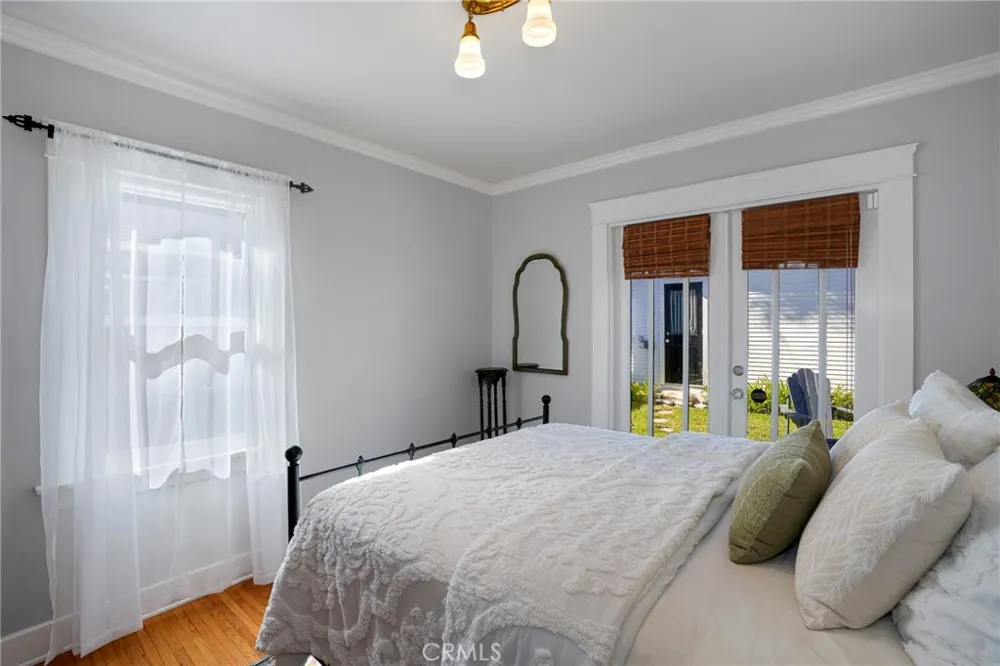 1376 W 10th Los Angeles, CA 90732