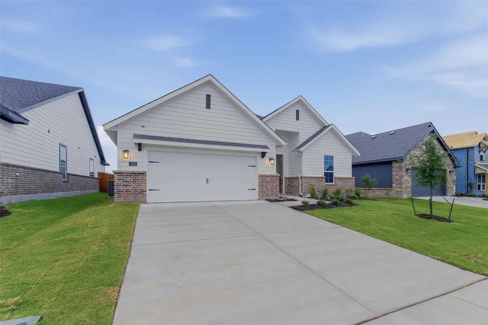 1329 Frio Drive Springtown, TX 76082