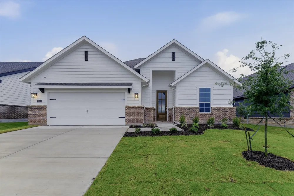 1329 Frio Drive Springtown, TX 76082