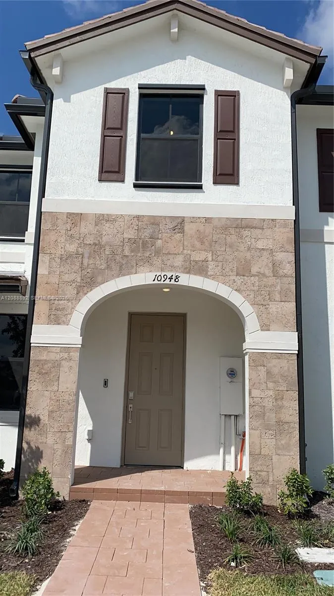 10948 W 32nd Ln Hialeah, FL 33018