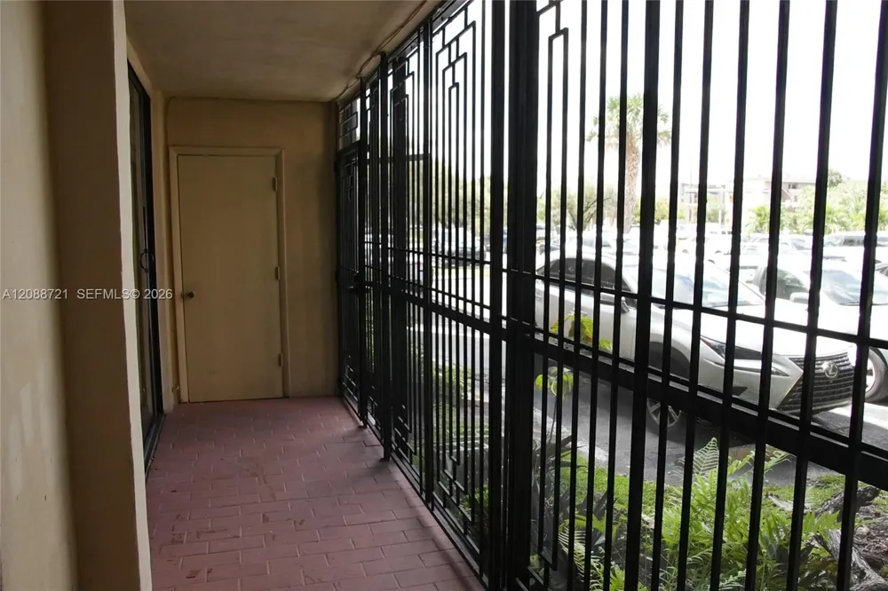 8635 NW 8th St #103 Miami, FL 33126