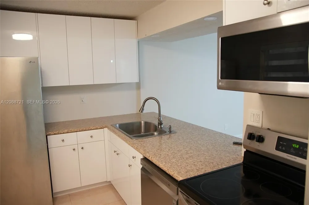 8635 NW 8th St #103 Miami, FL 33126