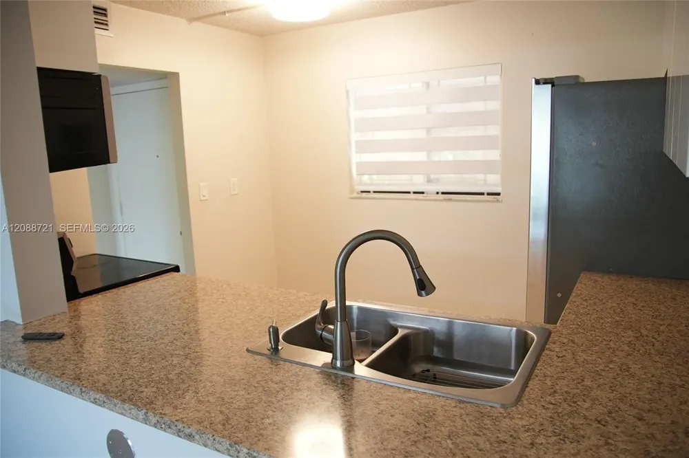 8635 NW 8th St #103 Miami, FL 33126