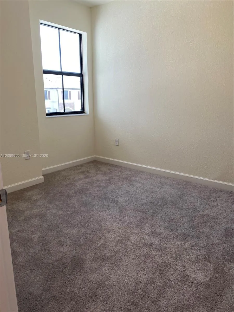 10948 W 32nd Ln Hialeah, FL 33018