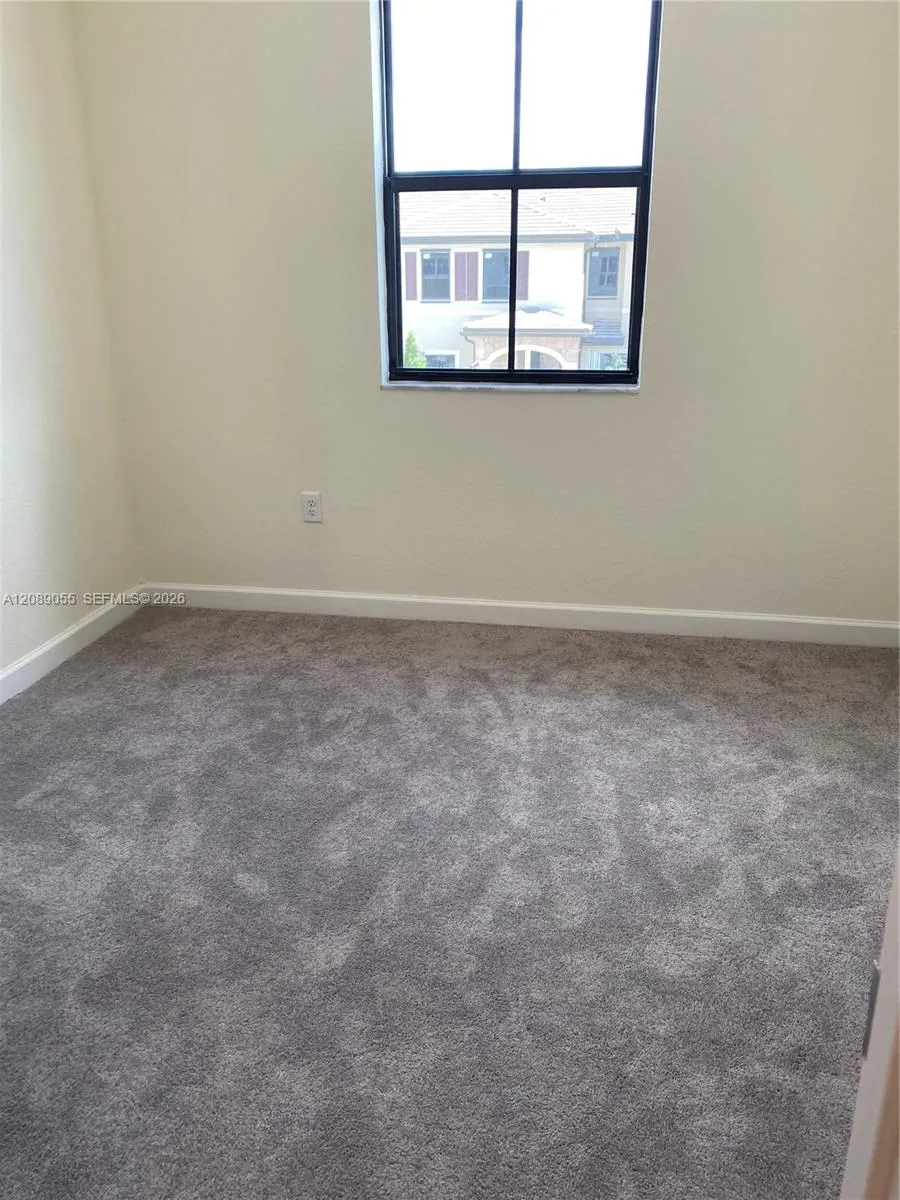 10948 W 32nd Ln Hialeah, FL 33018