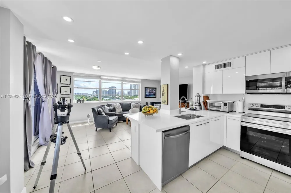 3161 S Ocean Dr #1106 Hallandale Beach, FL 33009