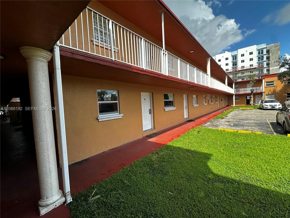 1245 W 24th St #126 Hialeah, FL 33010