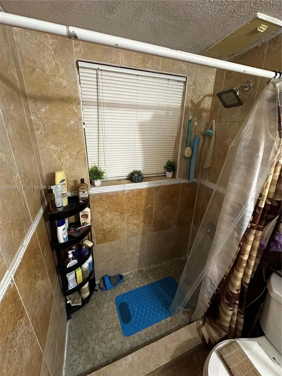 1245 W 24th St #126 Hialeah, FL 33010