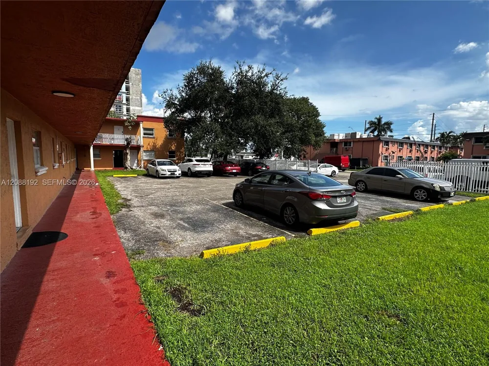 1245 W 24th St #126 Hialeah, FL 33010