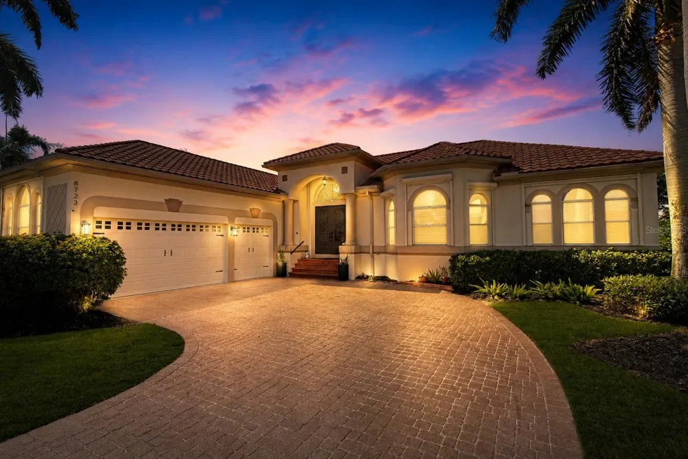 8723 S LAKE CIRCLE Fort Myers, FL 33908