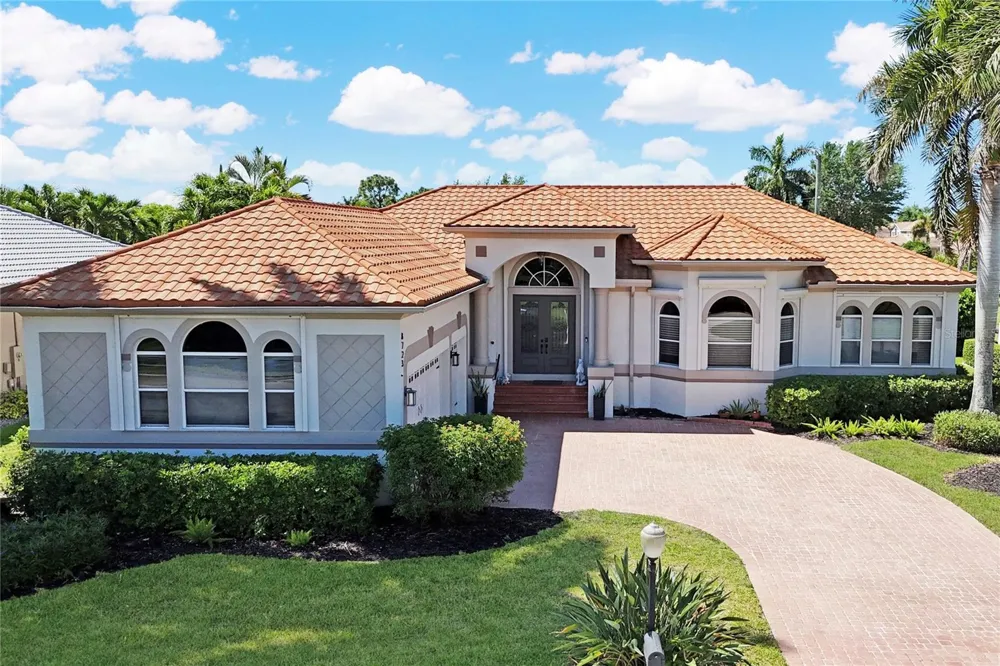 8723 S LAKE CIRCLE Fort Myers, FL 33908
