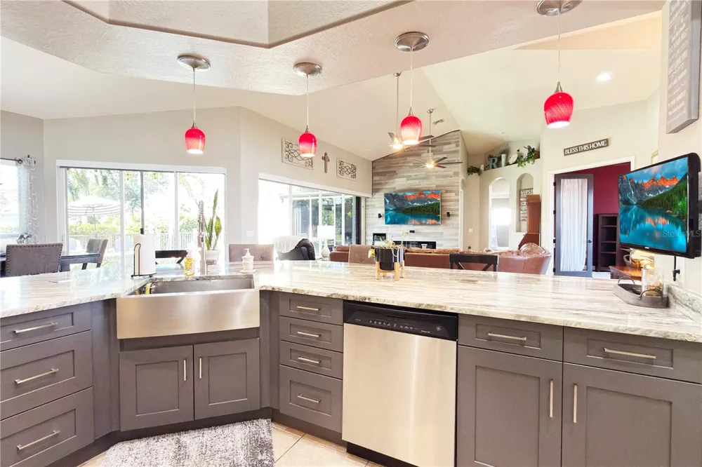 8723 S LAKE CIRCLE Fort Myers, FL 33908