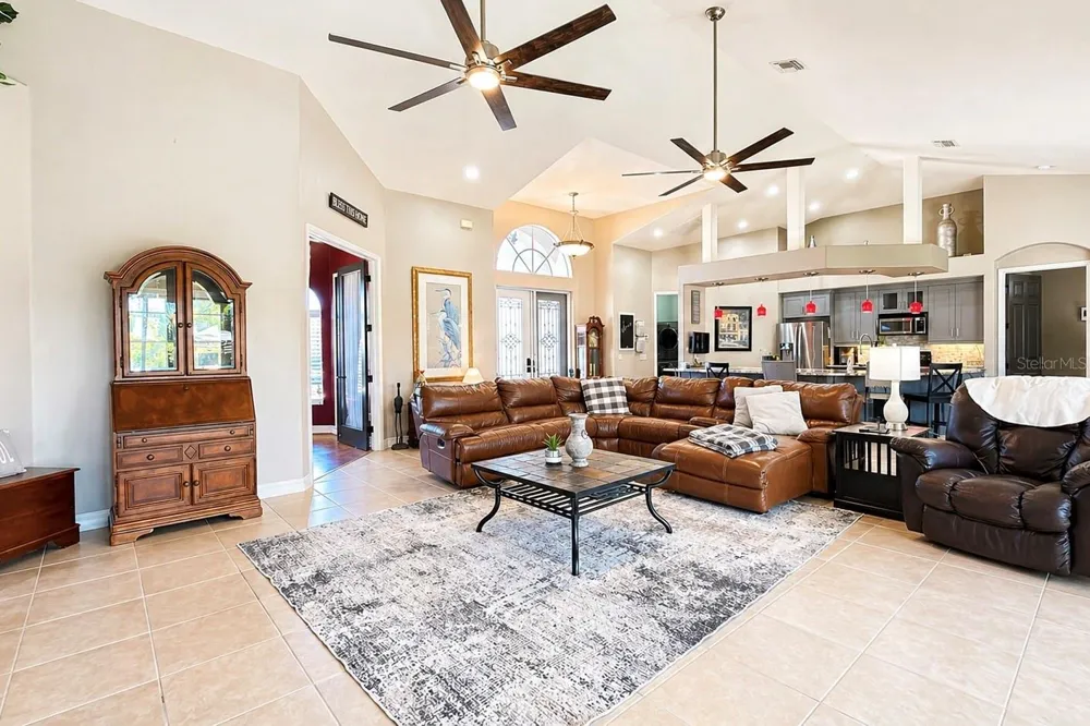 8723 S LAKE CIRCLE Fort Myers, FL 33908
