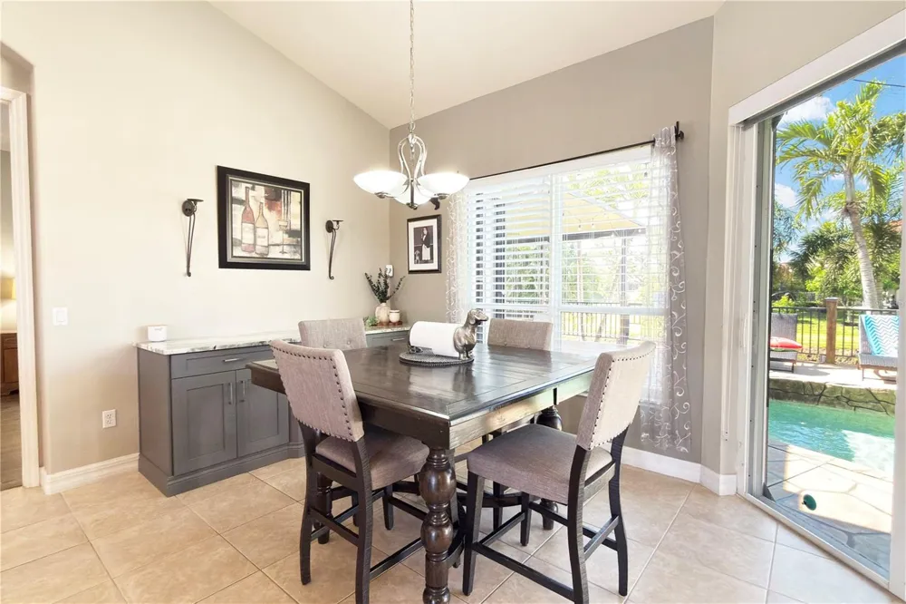8723 S LAKE CIRCLE Fort Myers, FL 33908
