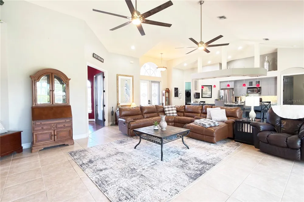 8723 S LAKE CIRCLE Fort Myers, FL 33908
