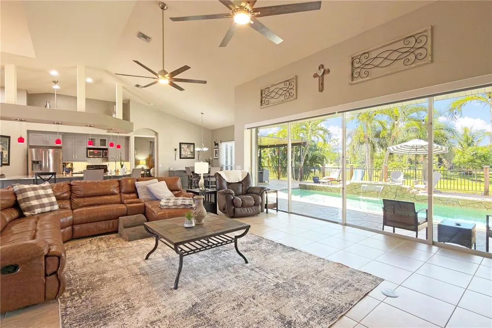 8723 S LAKE CIRCLE Fort Myers, FL 33908