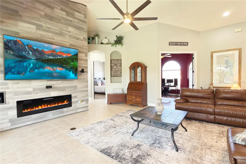 8723 S LAKE CIRCLE Fort Myers, FL 33908