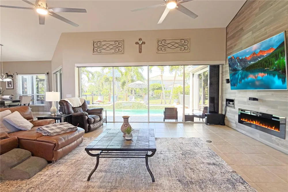 8723 S LAKE CIRCLE Fort Myers, FL 33908