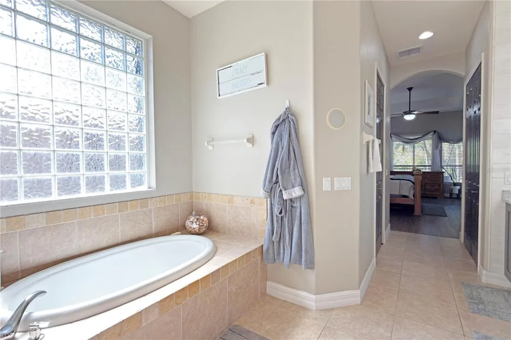 8723 S LAKE CIRCLE Fort Myers, FL 33908