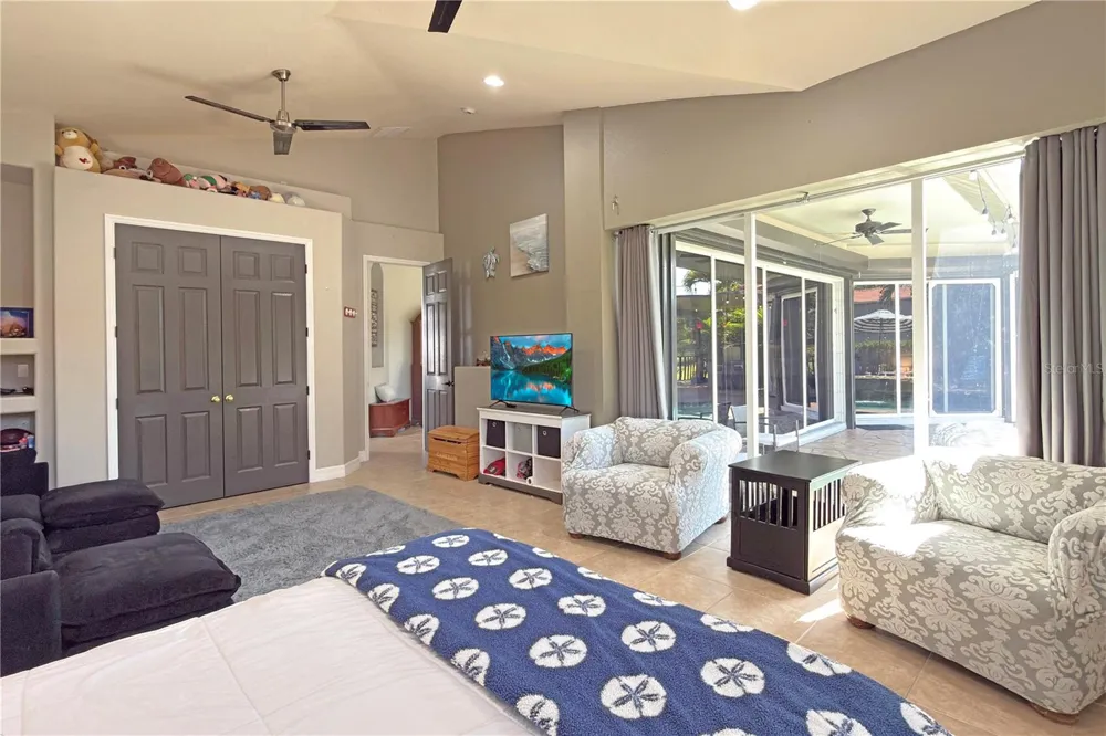 8723 S LAKE CIRCLE Fort Myers, FL 33908