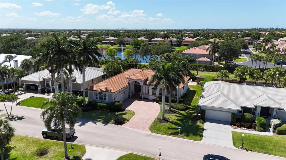 8723 S LAKE CIRCLE Fort Myers, FL 33908