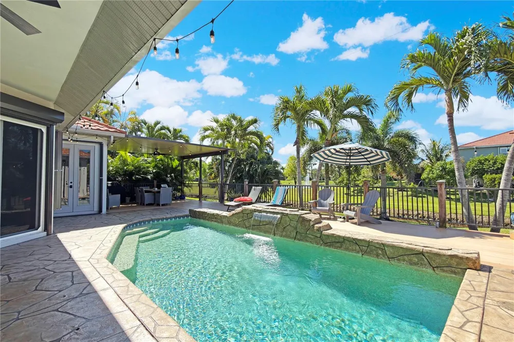 8723 S LAKE CIRCLE Fort Myers, FL 33908