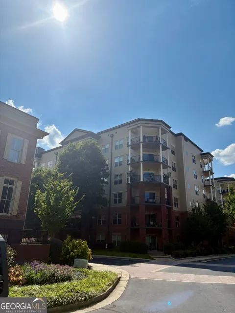 200 River Vista DR