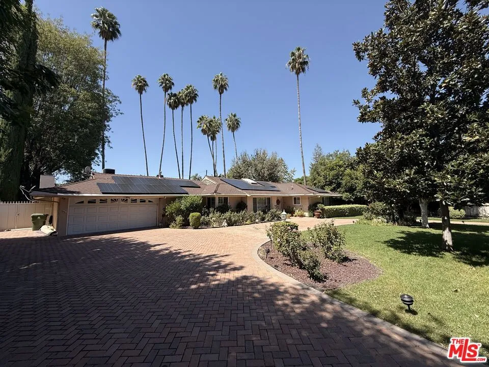 5429 Corbin Avenue Los Angeles, CA 91356