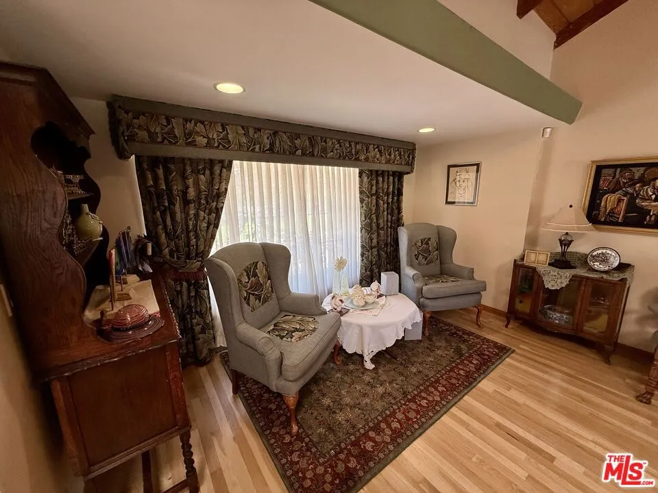 5429 Corbin Avenue Los Angeles, CA 91356