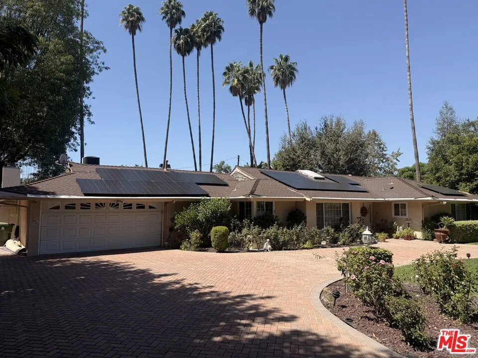 5429 Corbin Avenue Los Angeles, CA 91356