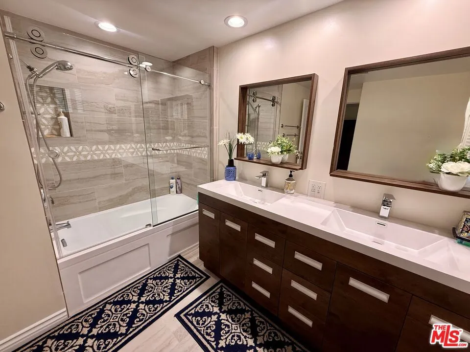 5429 Corbin Avenue Los Angeles, CA 91356